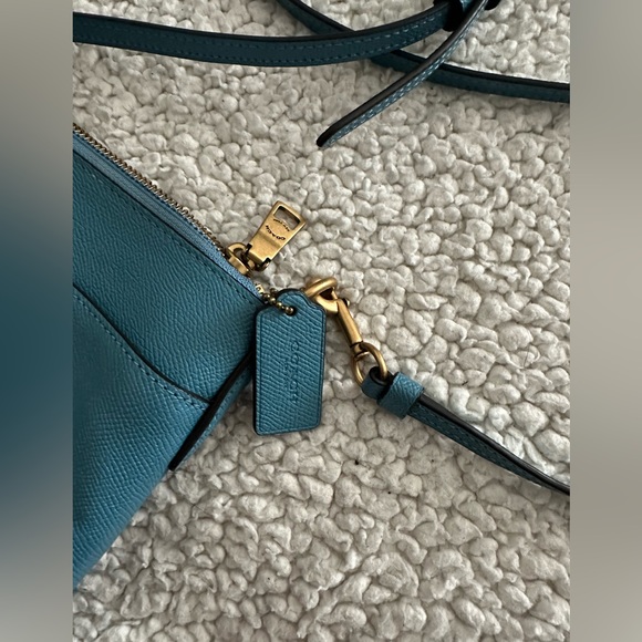 COACH purse - Picture 4 of 7